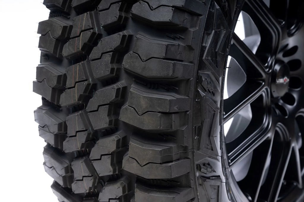 31X10.50R15 Mud-Terrain Tire J7069