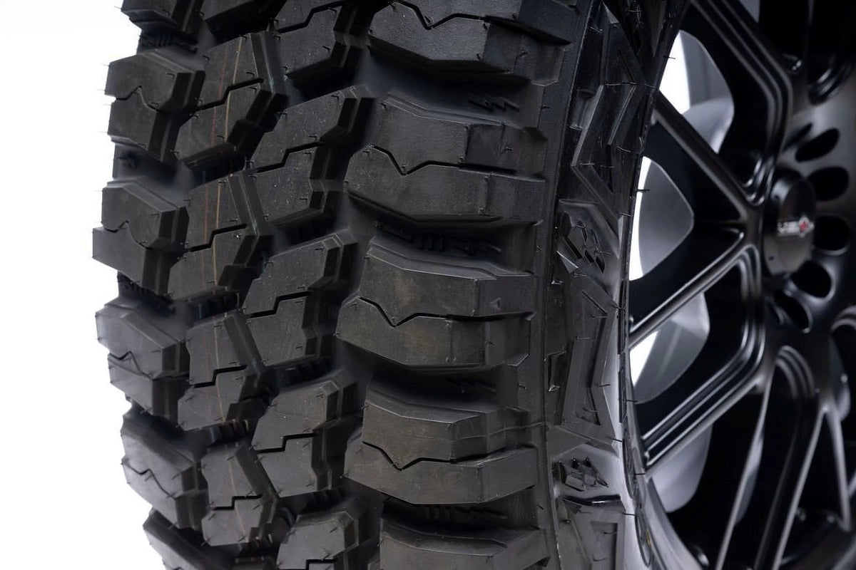 31X10.50R15 Mud-Terrain Tire J7069