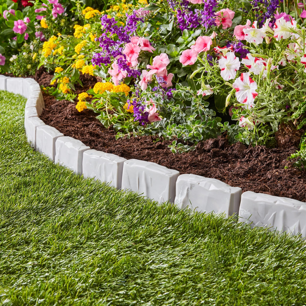 Faux Stone No-Dig Landscape Edging 10-ft. Plastic Gray J395554