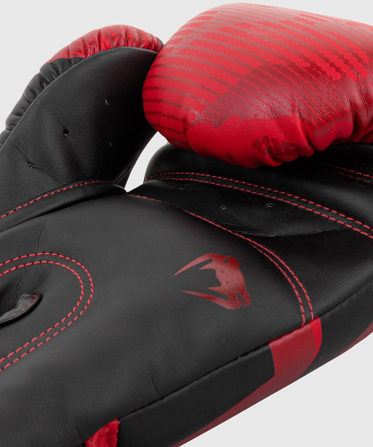 Red Camo 10 oz Boxing Gloves V97939