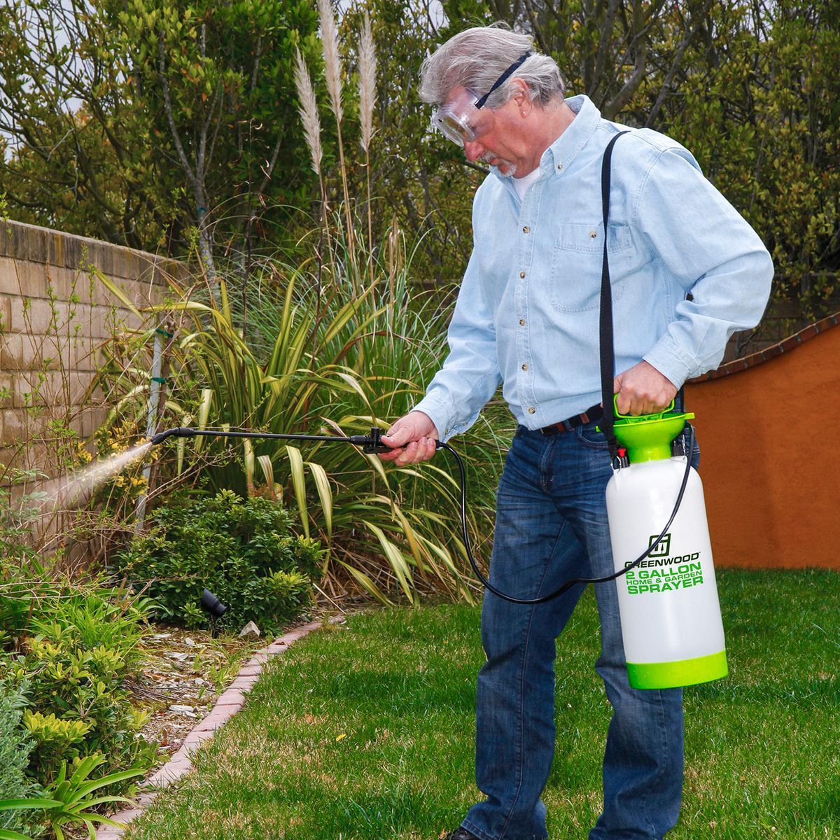 2 Gallon Home and Garden Sprayer I609939