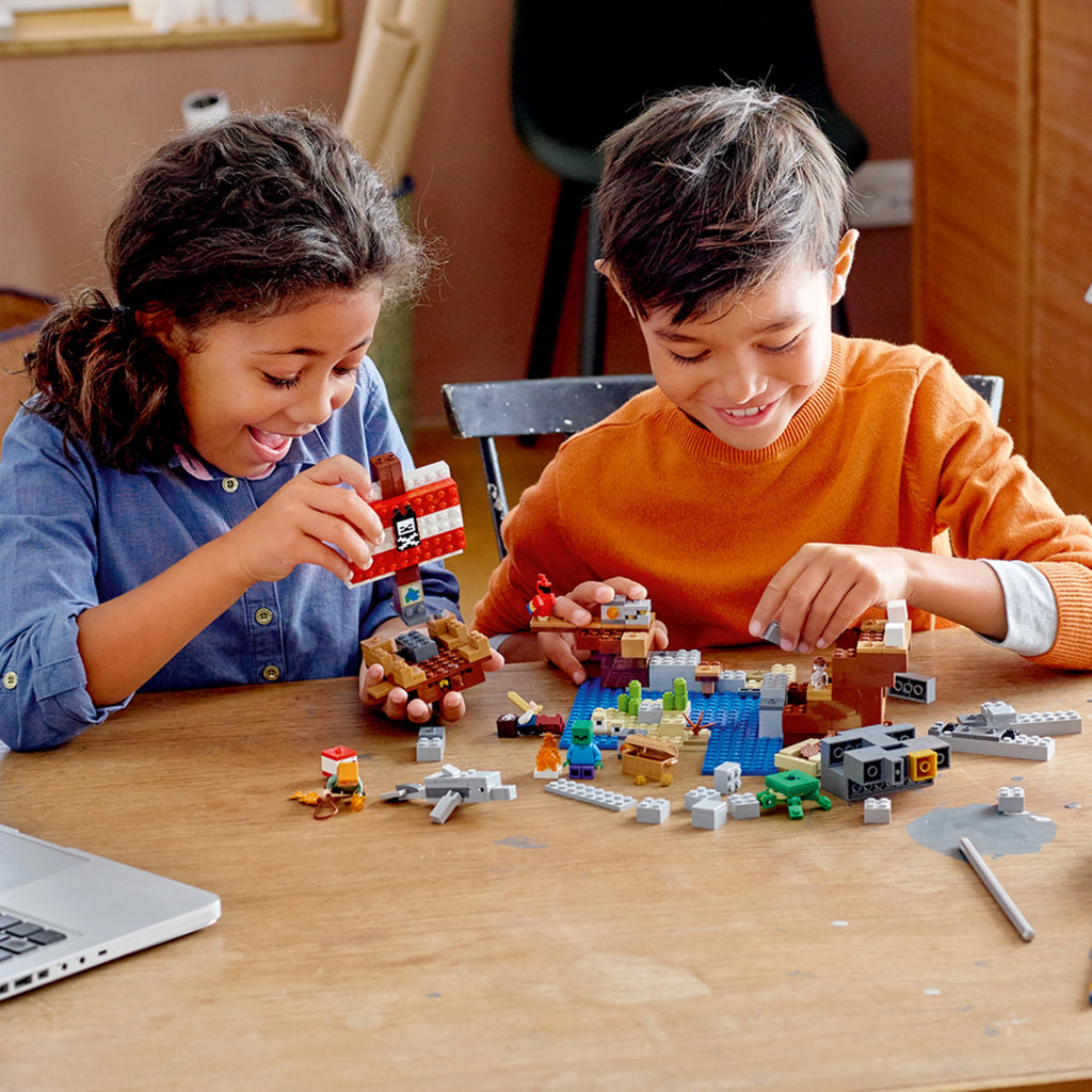 Pirate Ship Boat Building Toy Kit 386 Pieces M706597